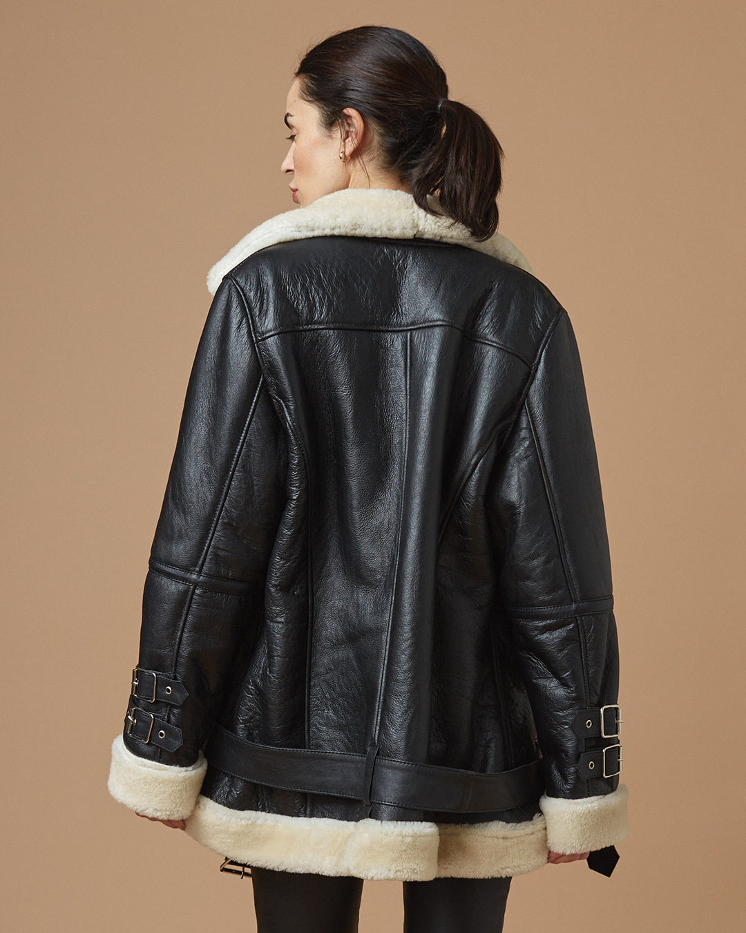 Campera Naomi Negra/Crudo