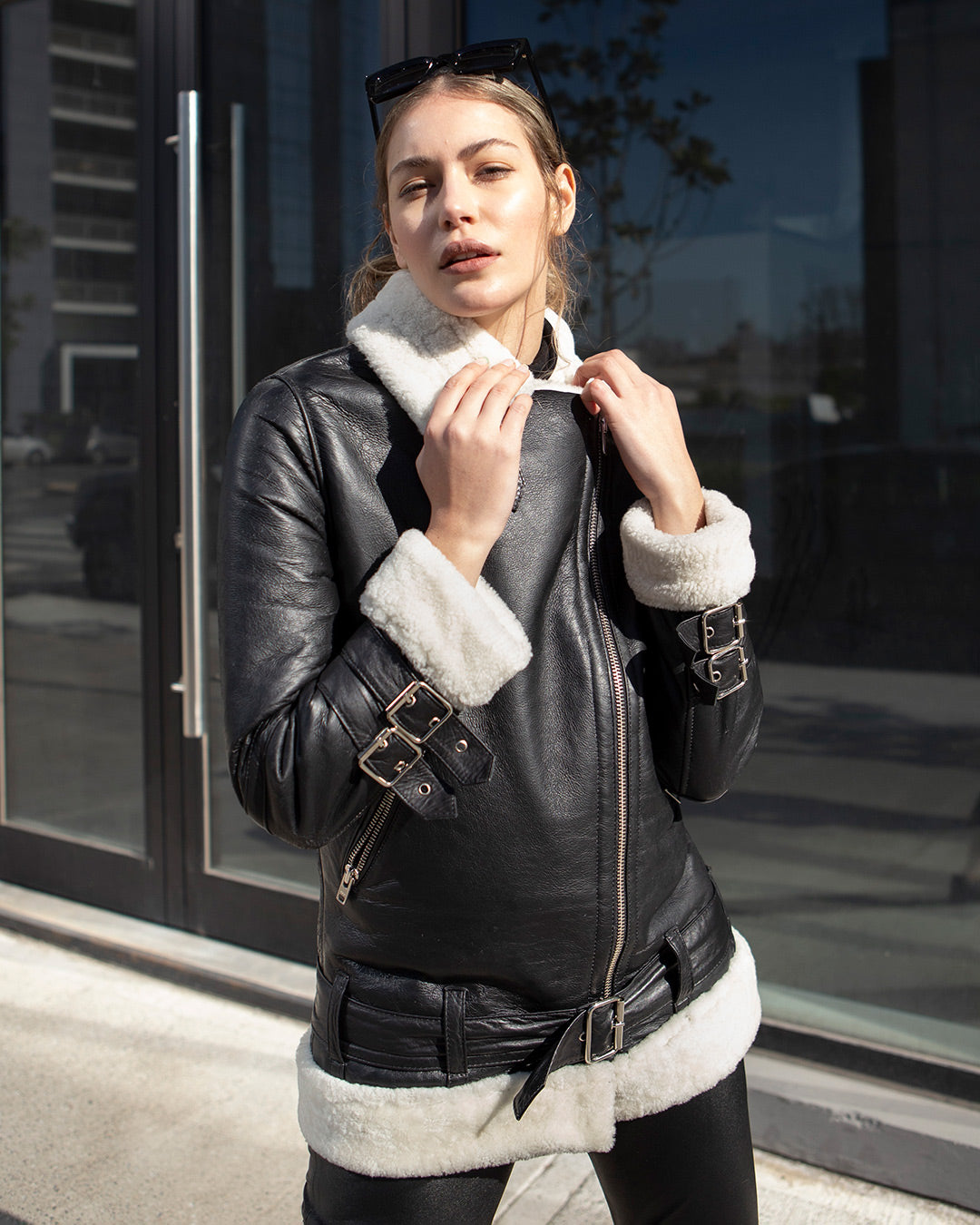 Campera Naomi Negra/Crudo