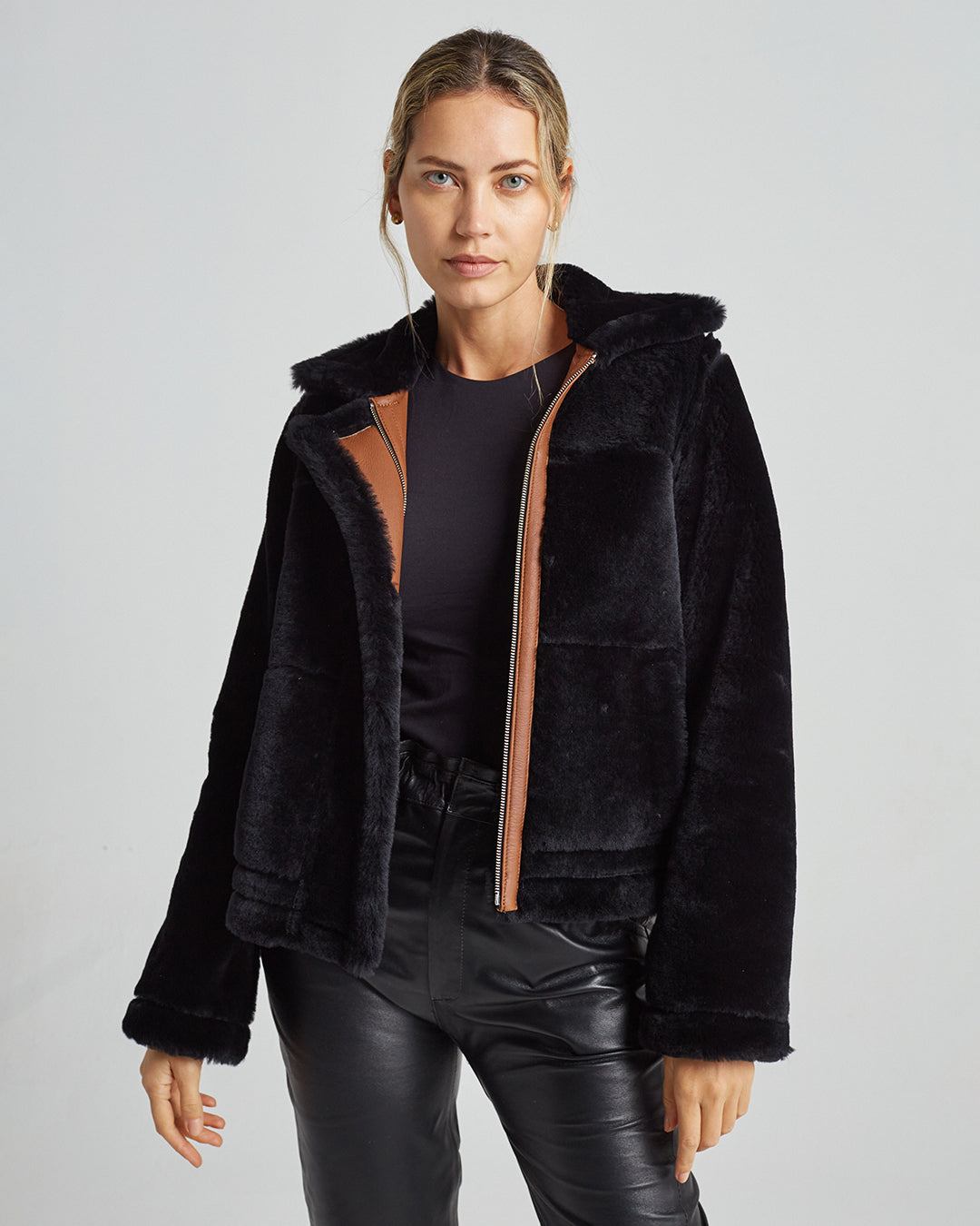 Campera Scarlett Reversible Suela/Negro (SALE)