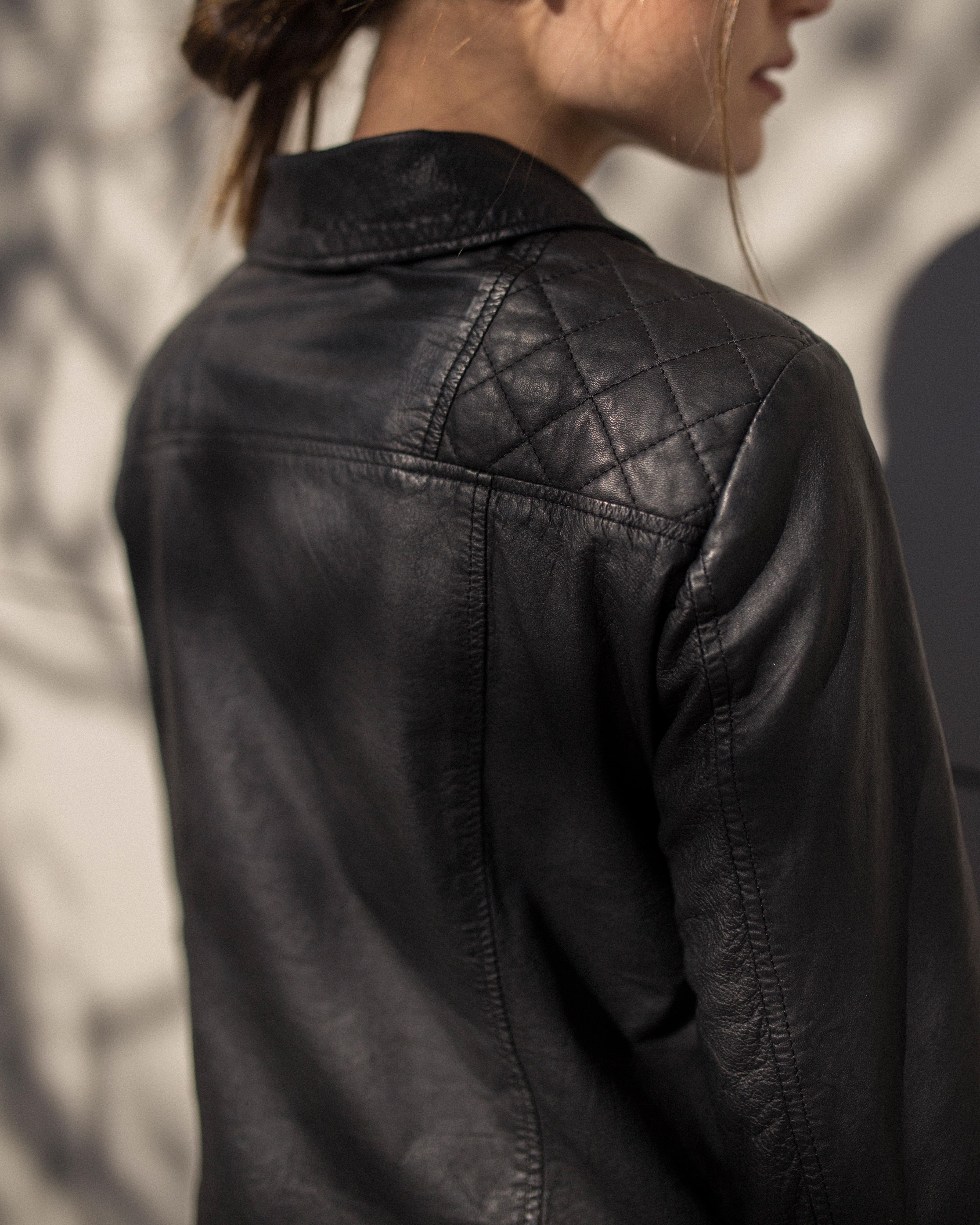 Campera Atenea Negra (SALE)